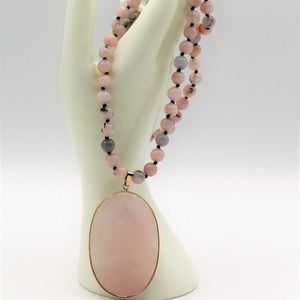 Pink pendant knotted necklace